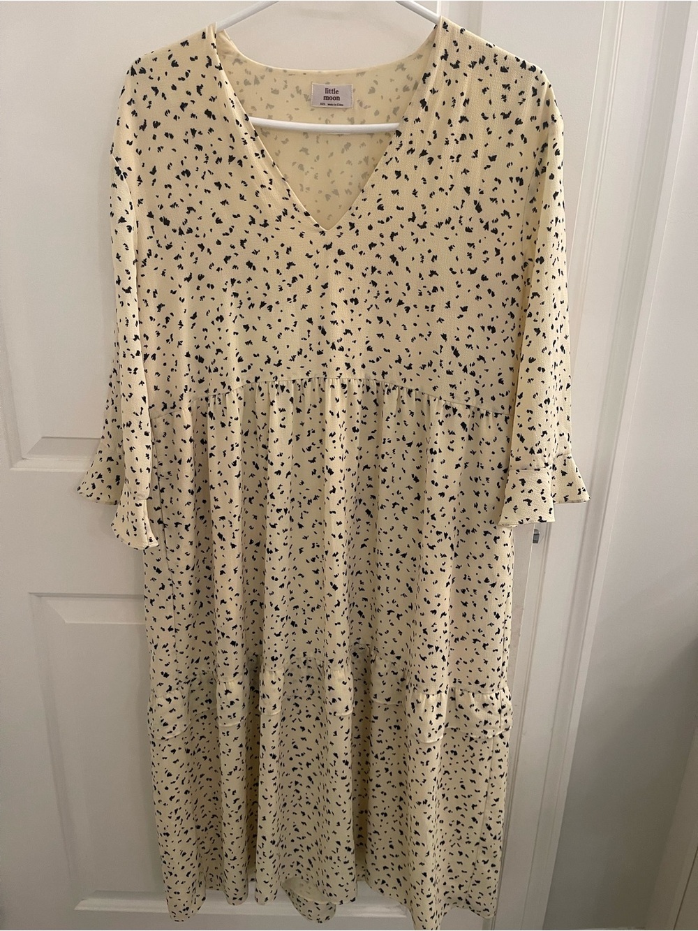Little Moon Aritzia Cream V-Neck Floral Midi Dress